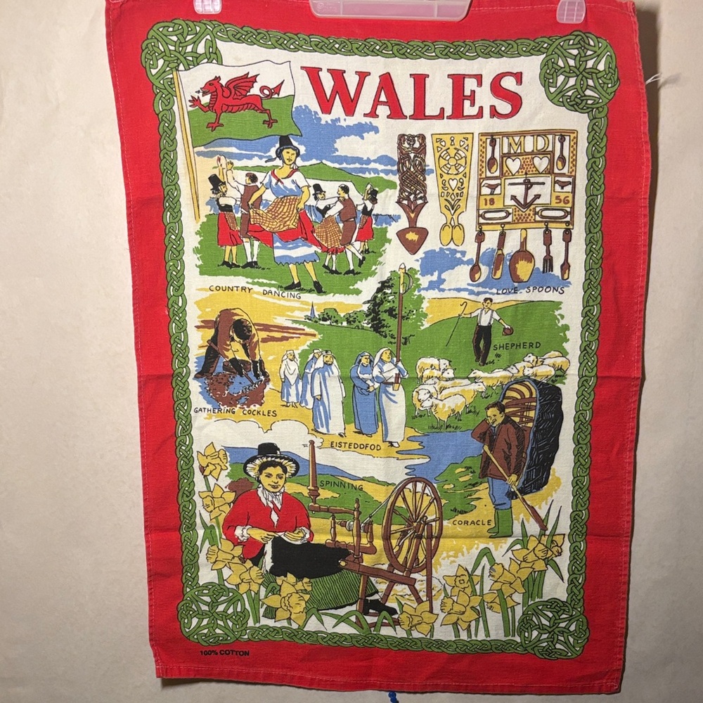 Wales Themed Red Tea Towel Celtic knot work 100% cotton 20” x 27”